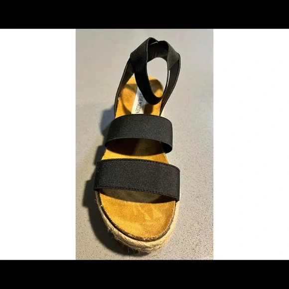 Steve Madden Kimmie Black Sandals.  Size 6 - Picture 5 of 11